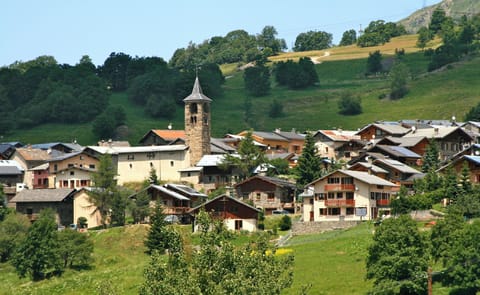 Saint Marcel village.  The bubble lift is passing at the top of the slope