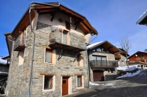 2 balconies to enjoy the view and watch people go by.