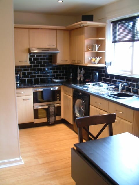 Bright and Modern Kitchen with everything you need in place