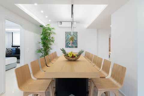 The living room & dinning area.