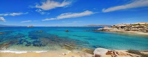 Beach nearby, sun loungers, beach towels