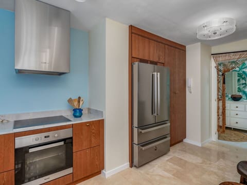 Cabinetry, Building, Property, Furniture, Mirror, Countertop, Blue, Wood, Drawer, Interior Design