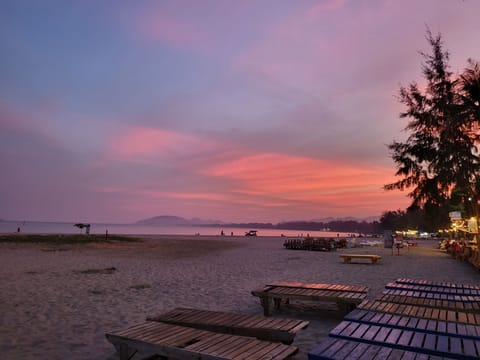 Beach nearby, sun loungers, beach towels