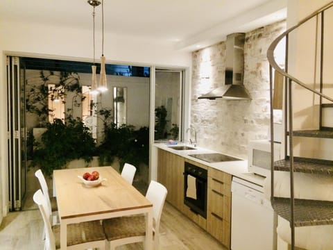 Open plan kitchen with steps leading to private sundowner deck