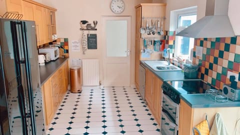 Large Kitchen With American Style Fridge Freezer