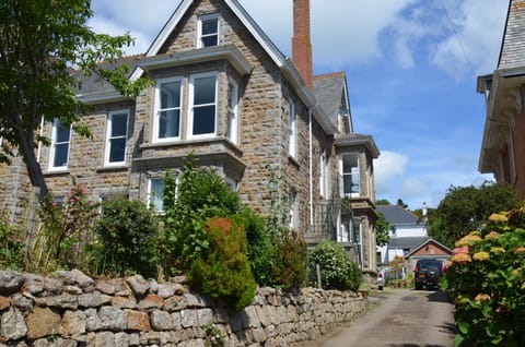 Foys, the annexe is at the rear