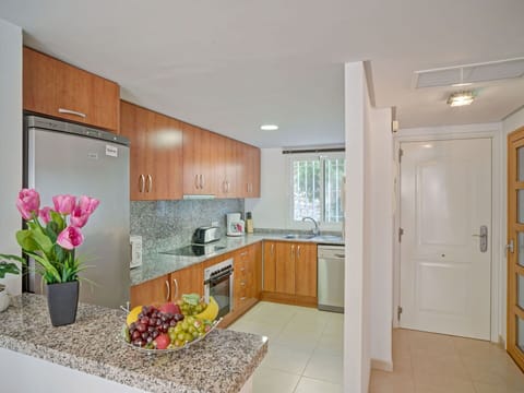 Flower, Cabinetry, Countertop, Building, Sink, Plant, Kitchen, Houseplant, Kitchen Sink, Window