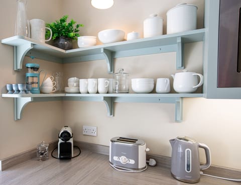 kitchen open shelving
