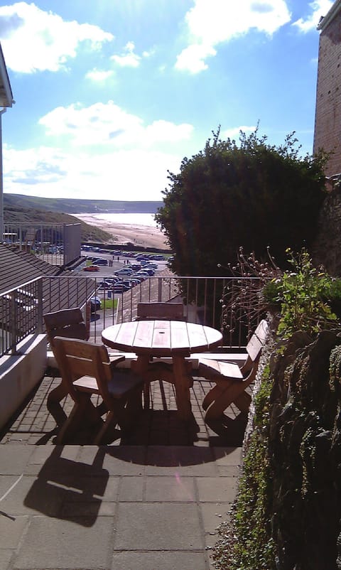 Sea facing patio off Master bedroom, bush needs its spring haircut!!