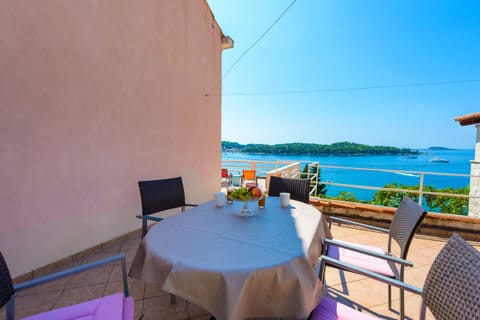 Sea view terrace suitable for outdoor dining