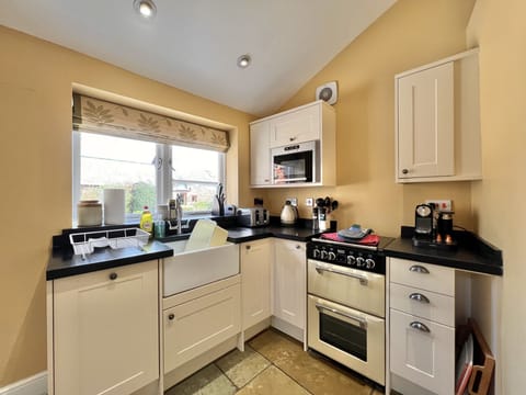 Kitchen, with dishwasher