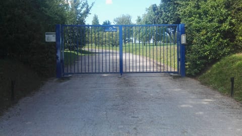 Electric gates at Woodcroft