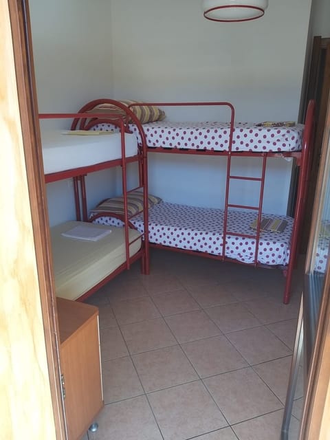Iron/ironing board, bed sheets, wheelchair access