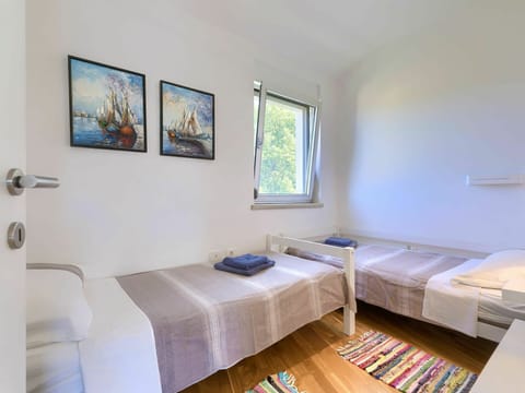 Picture Frame, Property, Window, Wood, Textile, Comfort, Interior Design, Flooring, Floor