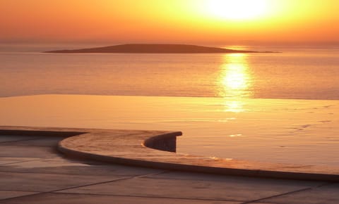 Beach nearby, sun loungers