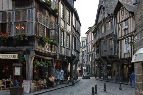 Dinan is 37 km away