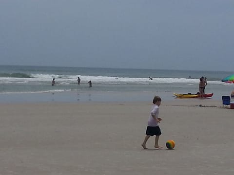 Beach nearby, sun loungers, beach towels