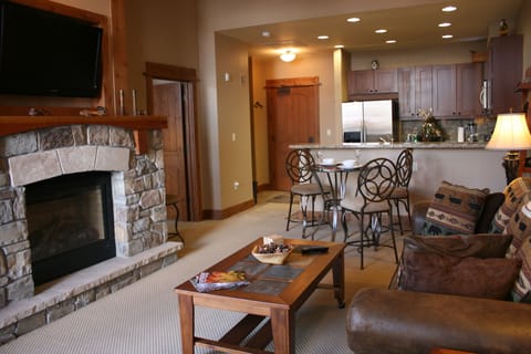 Living area | LED TV, fireplace, DVD player, stereo