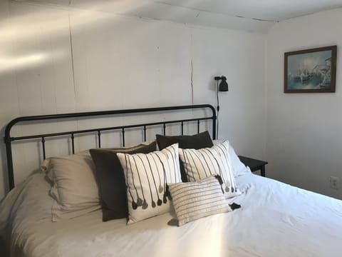 3 bedrooms, iron/ironing board, travel crib, WiFi