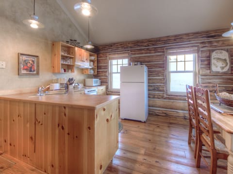 Cowboy Heaven Cabin 7 Rustic, Kitchen 1
