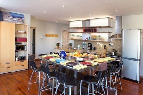 Breakfast seating for the whole group