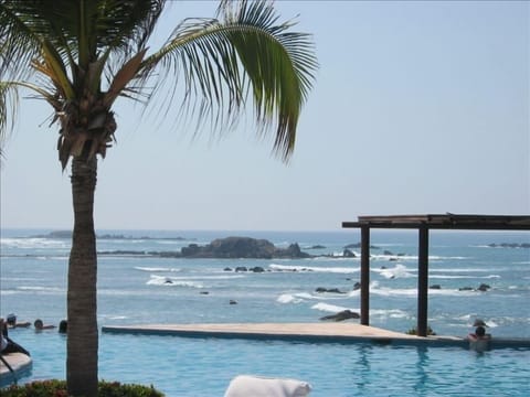 Outdoor pool, an infinity pool