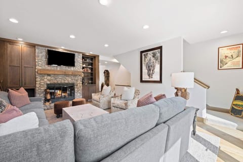 villagehall-13-9868_54755676915_o