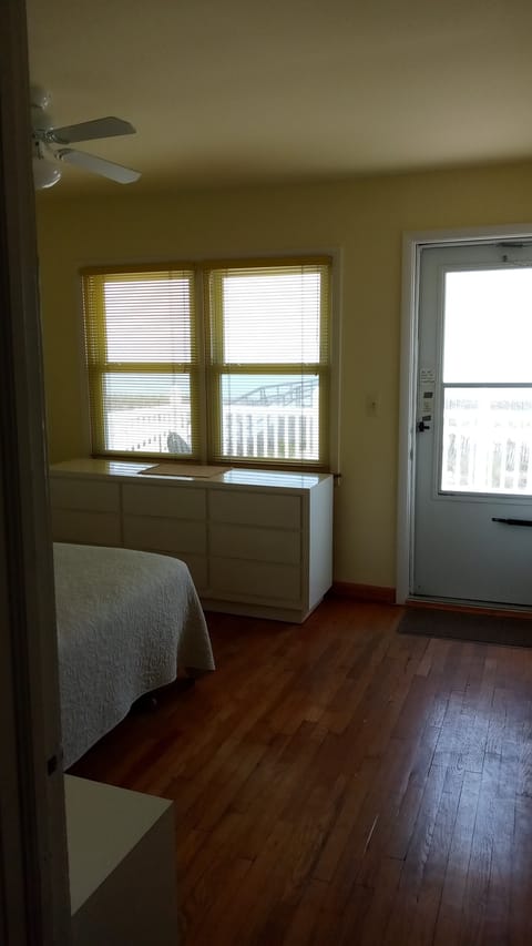 4 bedrooms, in-room safe, desk, iron/ironing board