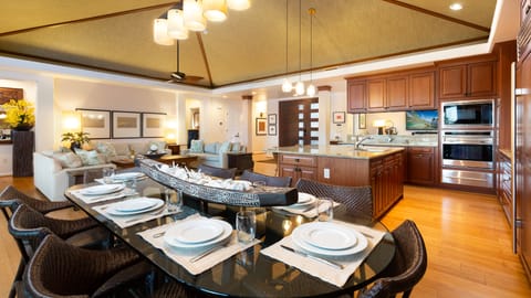 Everything you need for setting the table is provided