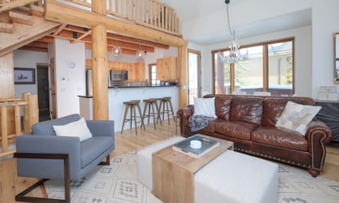 Mountain Home 5 Derringer, Living, 1