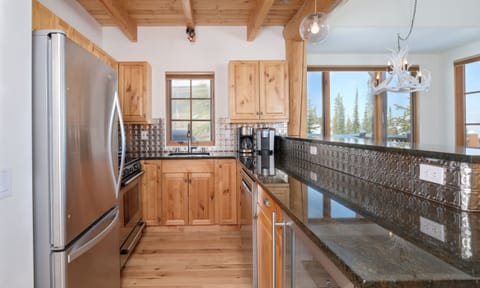 Mountain Home 5 Derringer, Kitchen, 2