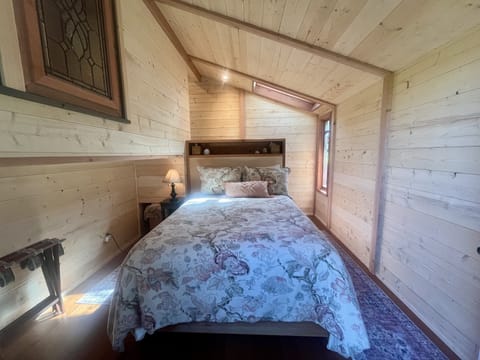 1 bedroom, premium bedding, iron/ironing board, free WiFi