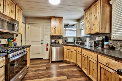 The kitchen has gas range, dishwasher, ice maker, coffee pot, toaster, crockpot+