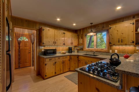 Well appointed kitchen with granite counter tops and all new appliances.