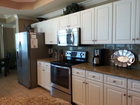 Fully Equipped Kitchen with Granite Counter Tops and Stainless Steel Appliances