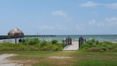 Beach nearby, sun loungers, beach towels