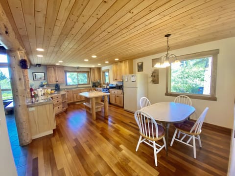 Kitchen and breakfast nook area