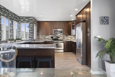 Modern kitchen is fully-stocked with dishes, cooking, baking and meal prep gear. All standard large and small appliances included. See listing description for more supply details.