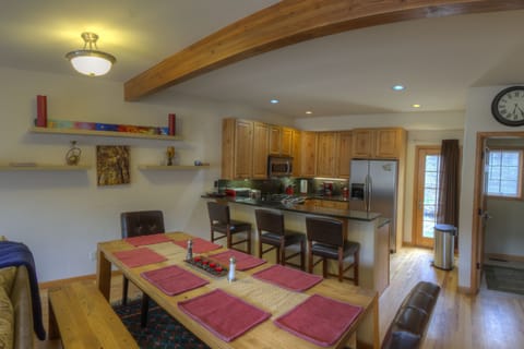 Great cooking space and lots of cook-wear.  Easily cook for parties of 10.