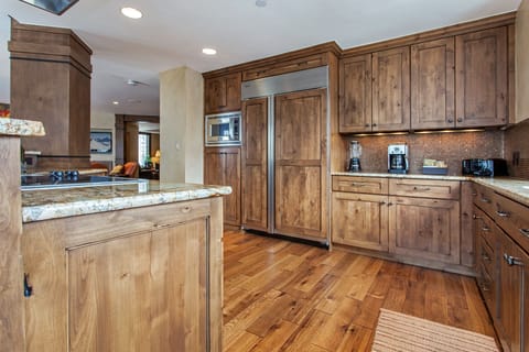 Stock up on groceries, this lovely kitchen has everything you need!