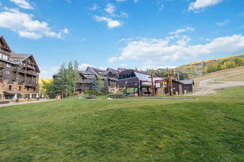 ritz-bg-0850_53232388076_o