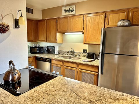 Perfect location for everything Santa Fe has to offer! Fast WIFI, large Roku TV! Condo in Santa Fe