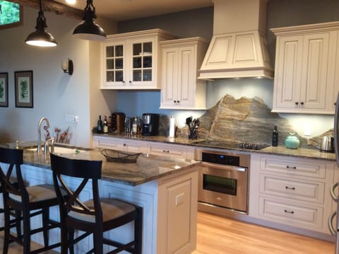 Stunning and functional kitchen, fully equipped