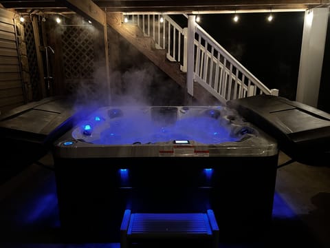 Indoor spa tub