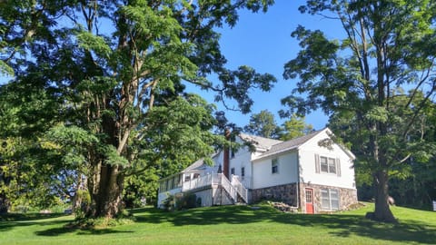 Beautiful Lakeside Farmhouse On Lake Hortonia | Champlain Valley | Lake ...