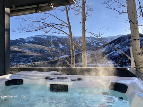 2021 New Hot Tub; Same Great View!