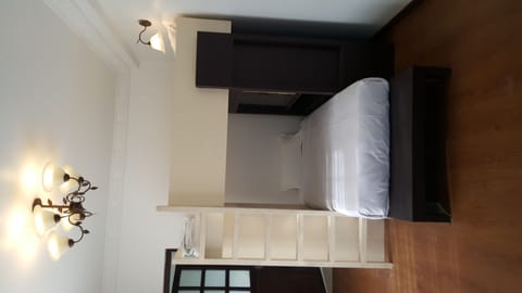 4 bedrooms, in-room safe, iron/ironing board, WiFi