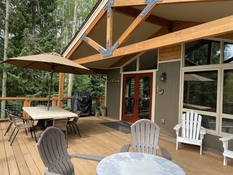 Welcome to the cabin! Main entrance with large deck for enjoying views!