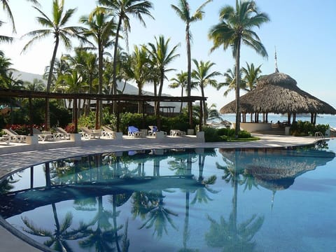 Ready for you to come enjoy a beverage and relax poolside.