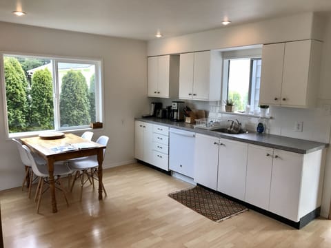 Bright, fully-stocked kitchen and dining area (additional seating available)